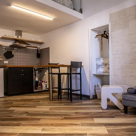 Casa Laura * مونوبولي